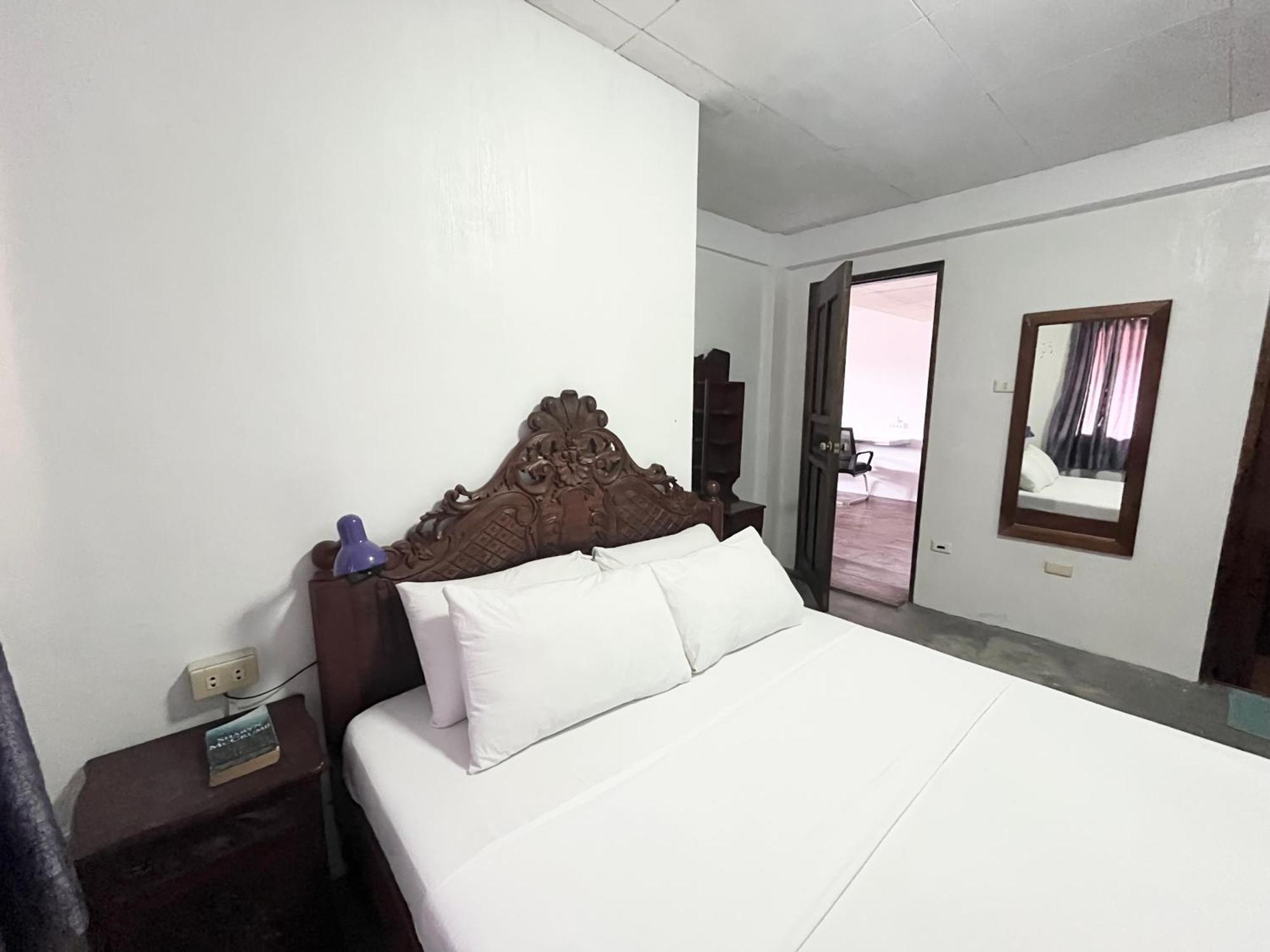 Uncharted Hostel Puerto Galera Εξωτερικό φωτογραφία