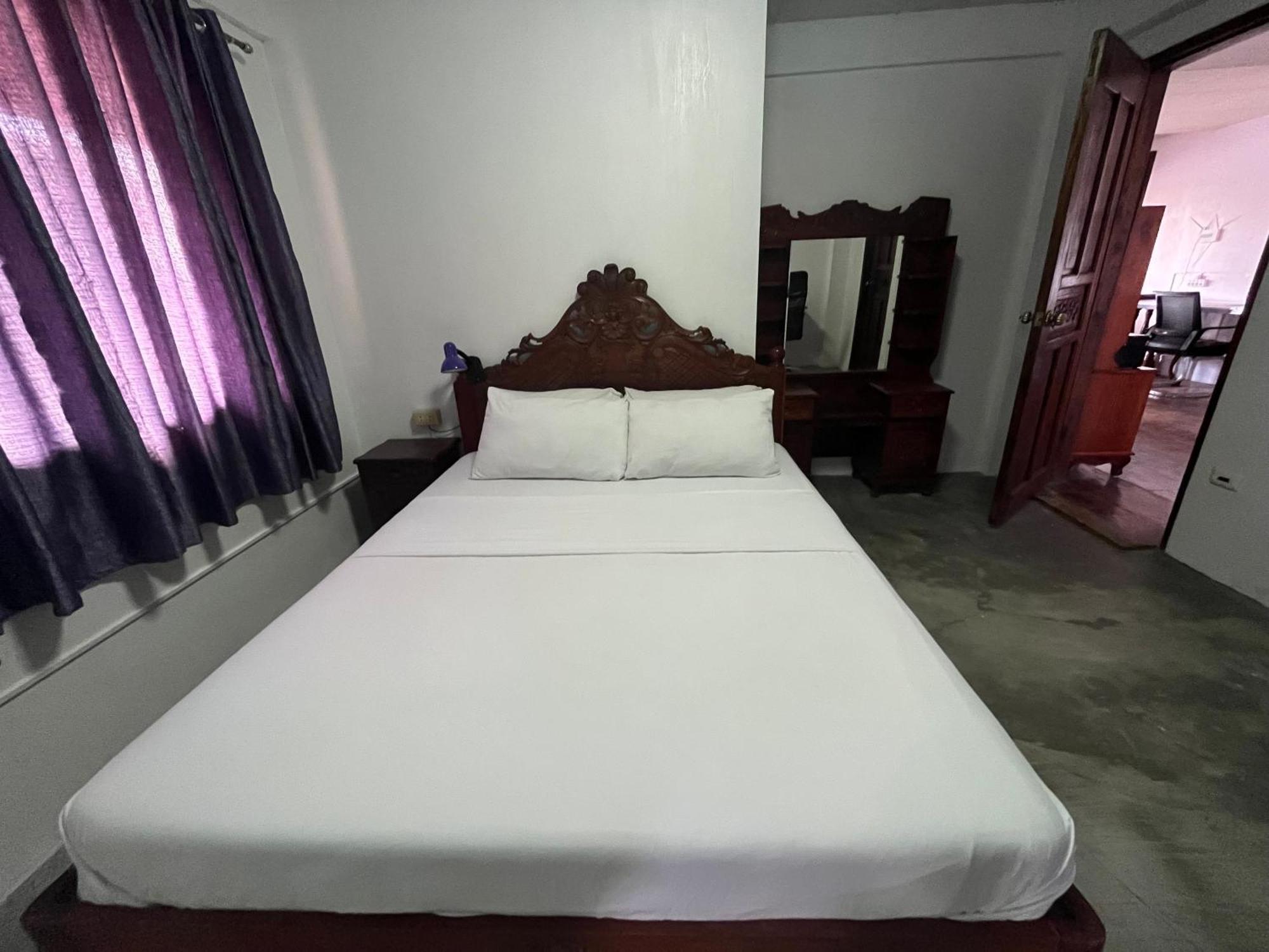 Uncharted Hostel Puerto Galera Εξωτερικό φωτογραφία