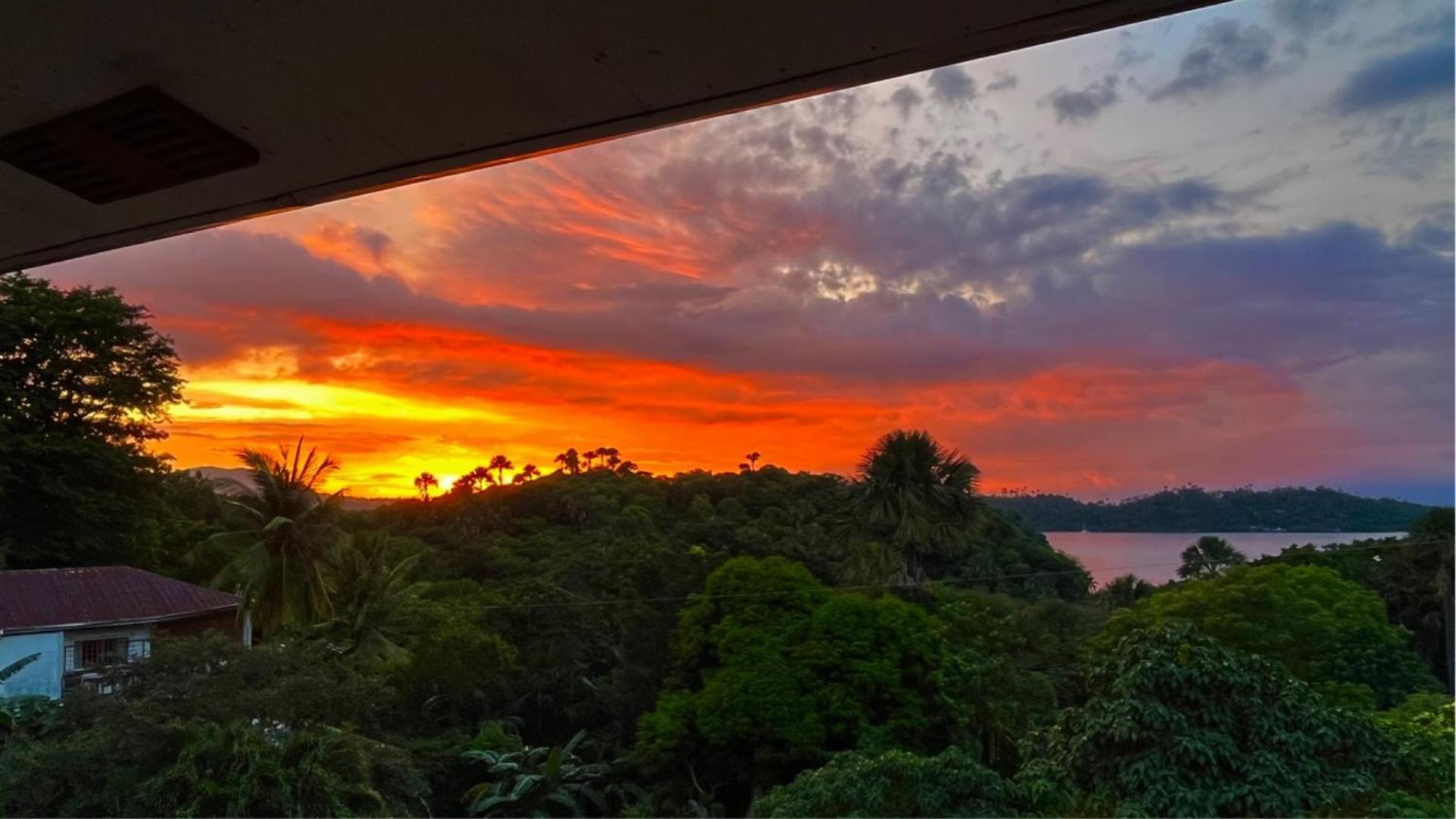 Uncharted Hostel Puerto Galera Εξωτερικό φωτογραφία